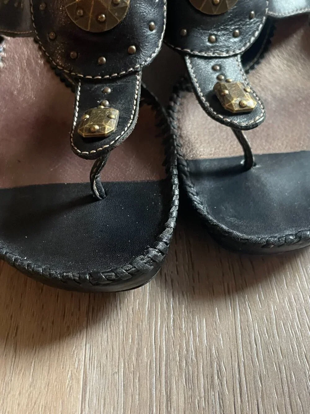 Clarks Artisan Black Leather Wedge Sandals with Studded Accents 6.5M Summer!